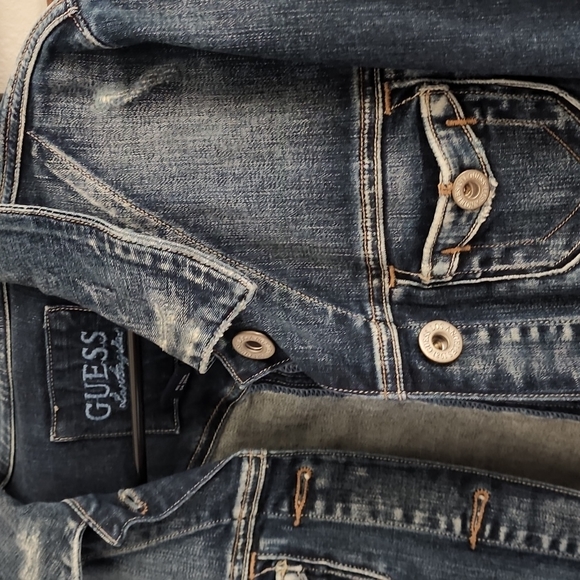 Guess distressed jean jacket size medium - Picture 4 of 4